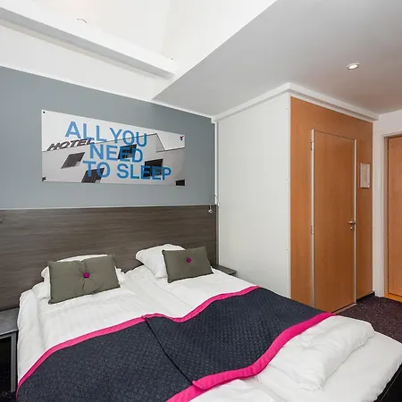 ホテル キャブイン エスビャール 2*